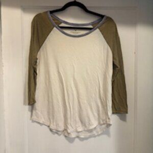 American Eagle Outfitters Women's Raglan T-Shirt